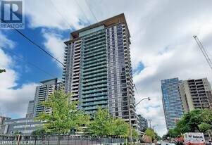 70 Roehampton Ave in Toronto, ON - Building Photo