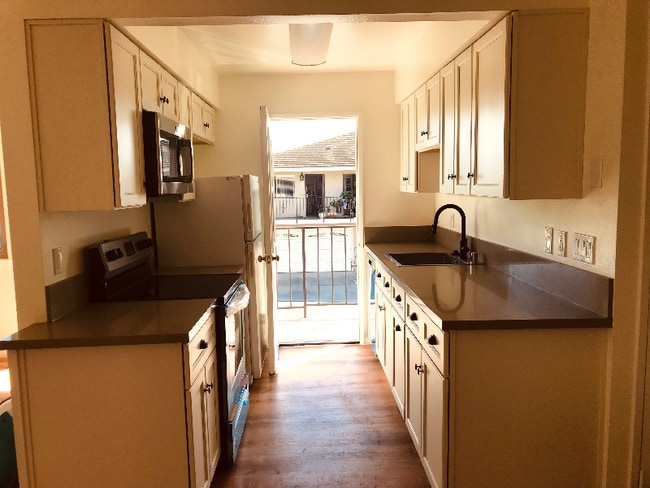 5931 Birch St in Carpinteria, CA - Foto de edificio - Building Photo