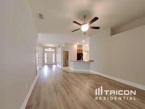 387 Buchannan Dr in Davenport, FL - Foto de edificio - Building Photo