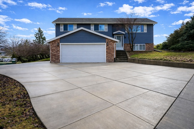 property at 906 Summit Dr