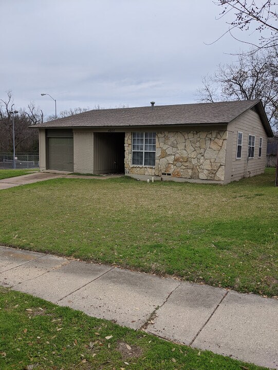 4205 Leland College Dr in Dallas, TX - Building Photo