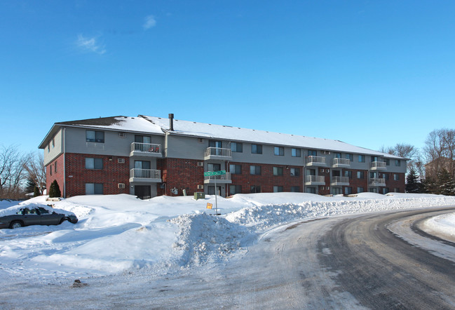 Manchester Place Apartments in Maple Plain, MN - Foto de edificio - Building Photo