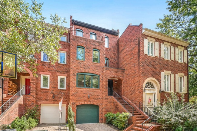 property at 3927 Georgetown Ct NW