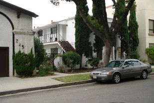 221 S Kenwood St in Glendale, CA - Building Photo