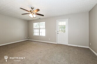 1341 Hollenbeck Ln in Riverdale, GA - Foto de edificio - Building Photo