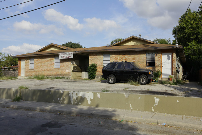 3710 Capitol Ave in San Antonio, TX - Building Photo - Building Photo