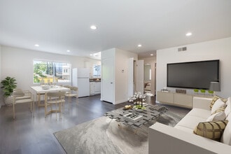 11481 Cumpston St, Unit 4 in North Hollywood, CA - Foto de edificio - Building Photo