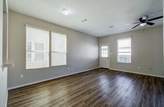 16830 Mammoth Springs Dr in Houston, TX - Foto de edificio - Building Photo