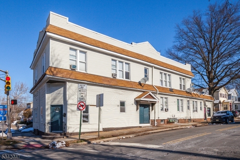 110 Hilton Ave in Union, NJ - Building Photo