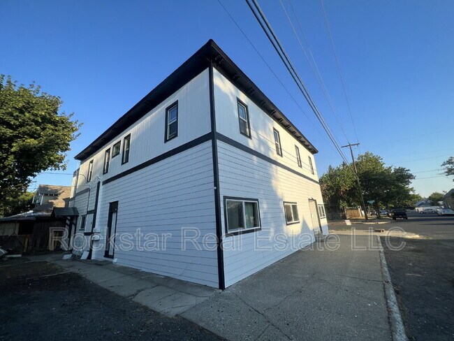 2904 N Cedar St in Spokane, WA - Foto de edificio - Building Photo