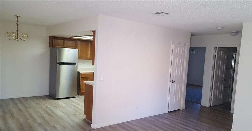 5576 W Rochelle Ave in Las Vegas, NV - Building Photo