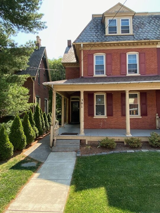 301 S West End Ave, Unit Apt 2 in Lancaster, PA - Building Photo