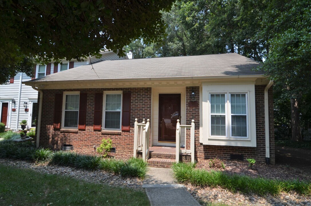 2416 Mapleton Ln in Raleigh, NC - Building Photo