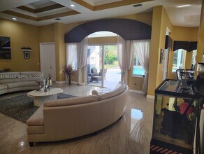 15802 SW 15th St in Weston, FL - Foto de edificio - Building Photo