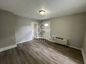 202 E 13th St in Anderson, IN - Foto de edificio - Building Photo