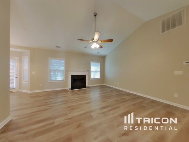 652 Amberwood Dr in Villa Rica, GA - Foto de edificio - Building Photo