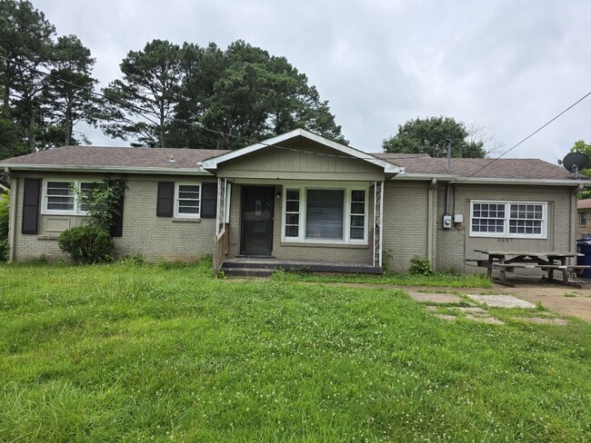 property at 3607 Inglewood Dr NW