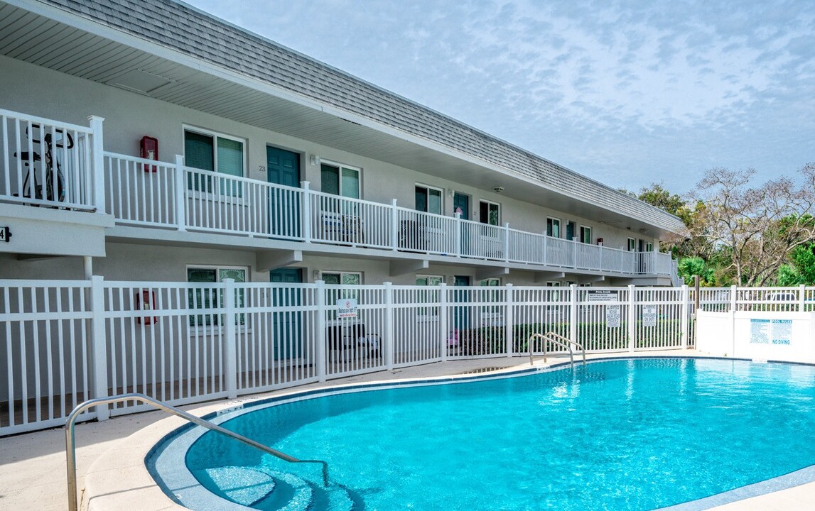 Sunset Cove Apartments in Clearwater, FL - Building Photo