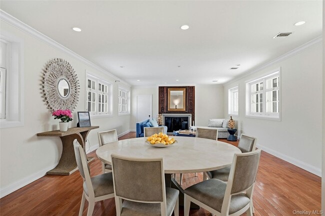 74 Peacock Ln in Locust Valley, NY - Building Photo - Building Photo