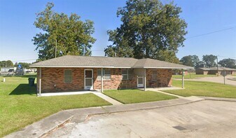 33095 Bowie St in White Castle, LA - Building Photo