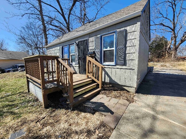 8004 Lydia Ave in Kansas City, MO - Foto de edificio - Building Photo