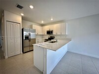 3711 SW 52nd Ave in Pembroke Park, FL - Foto de edificio - Building Photo