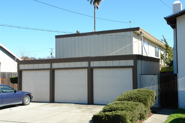 1037 Stannage Ave in Albany, CA - Foto de edificio - Building Photo