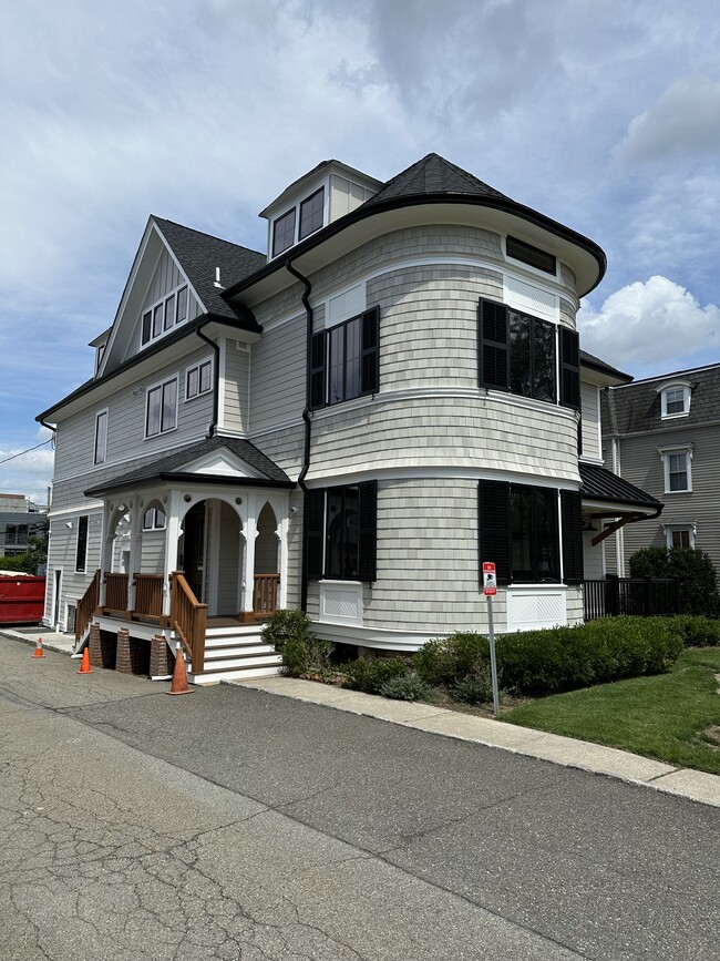 60 Maple Ave, Unit 2nd Floor