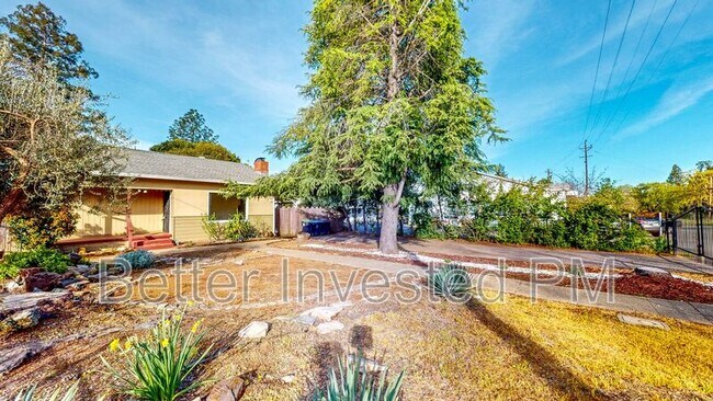 2250 Old River Rd in Ukiah, CA - Building Photo - Building Photo