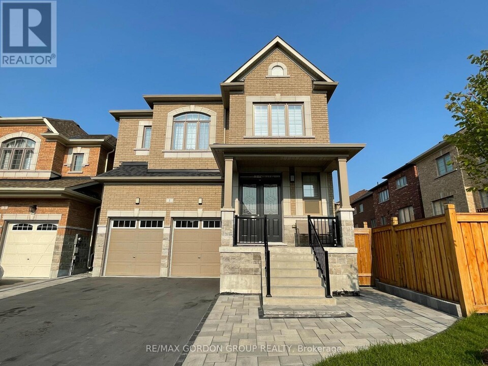 1 Prairie Grass Cres in East Gwillimbury, ON - Building Photo