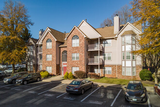 Lakepointe at Town Center Condominiums in Upper Marlboro, MD - Building Photo - Building Photo