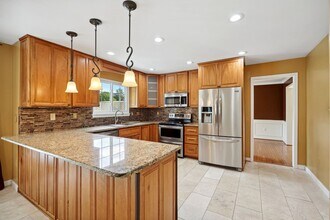 5406 Lomax Way in Woodbridge, VA - Foto de edificio - Building Photo