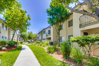 Harbor Cliff Apartments in Anaheim, CA - Building Photo - Building Photo