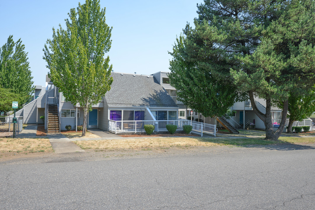 Norcrest Apartments in Saint Helens, OR - Building Photo