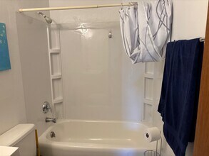 1902 W Broadway, Unit 1902 westbroadway in Monona, WI - Foto de edificio - Building Photo