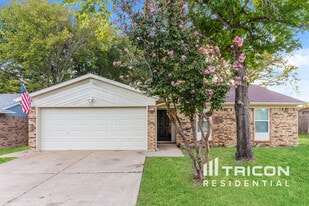 5915 Myers Rd in Arlington, TX - Building Photo