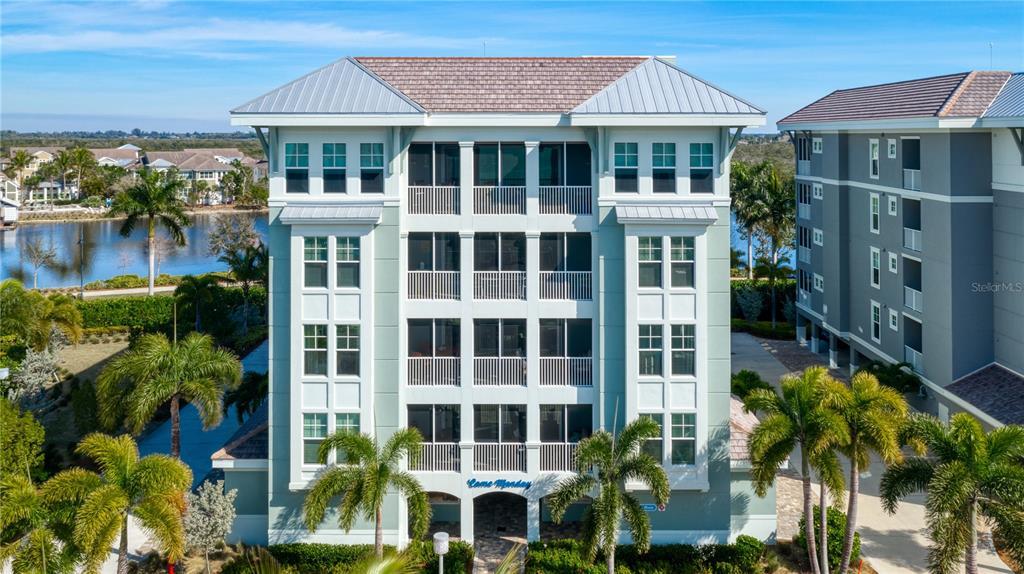 379 Aruba Cir in Bradenton, FL - Foto de edificio