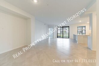 5628 Summit Point Cir in Bradenton, FL - Building Photo - Building Photo