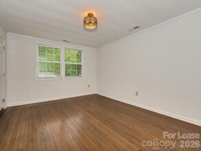 5113 Valley Stream Rd in Charlotte, NC - Building Photo - Building Photo