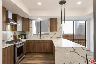 1210 Kings Rd in West Hollywood, CA - Building Photo