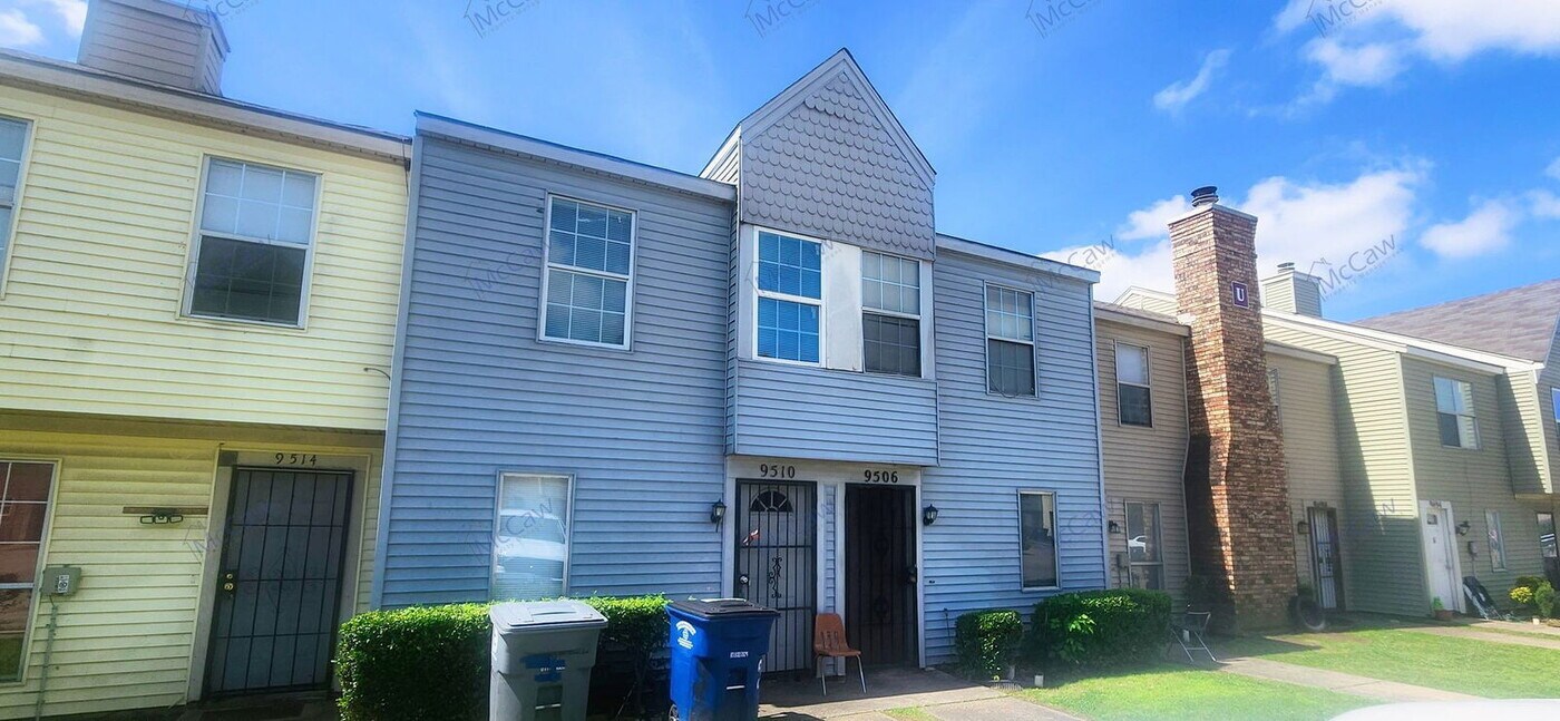 9510 Olde Towne Row in Dallas, TX - Building Photo