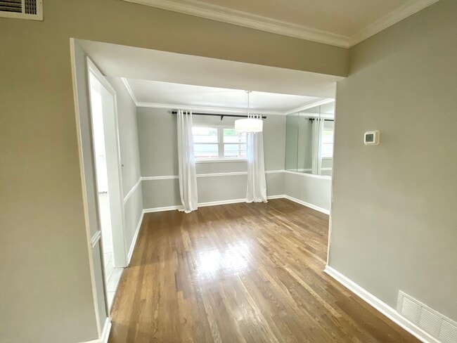 3660 Peachtree Rd NE in Atlanta, GA - Foto de edificio - Building Photo