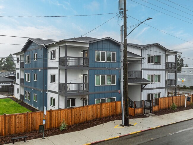 6402 Pacific Ave in Tacoma, WA - Building Photo - Building Photo