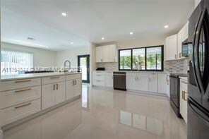 4700 McKinley St in Hollywood, FL - Building Photo - Building Photo