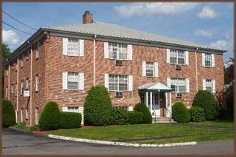 Brookside Apartments in Woburn, MA - Foto de edificio - Building Photo