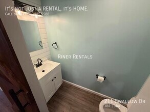 211 Swallow Dr in Elkton, VA - Building Photo - Building Photo