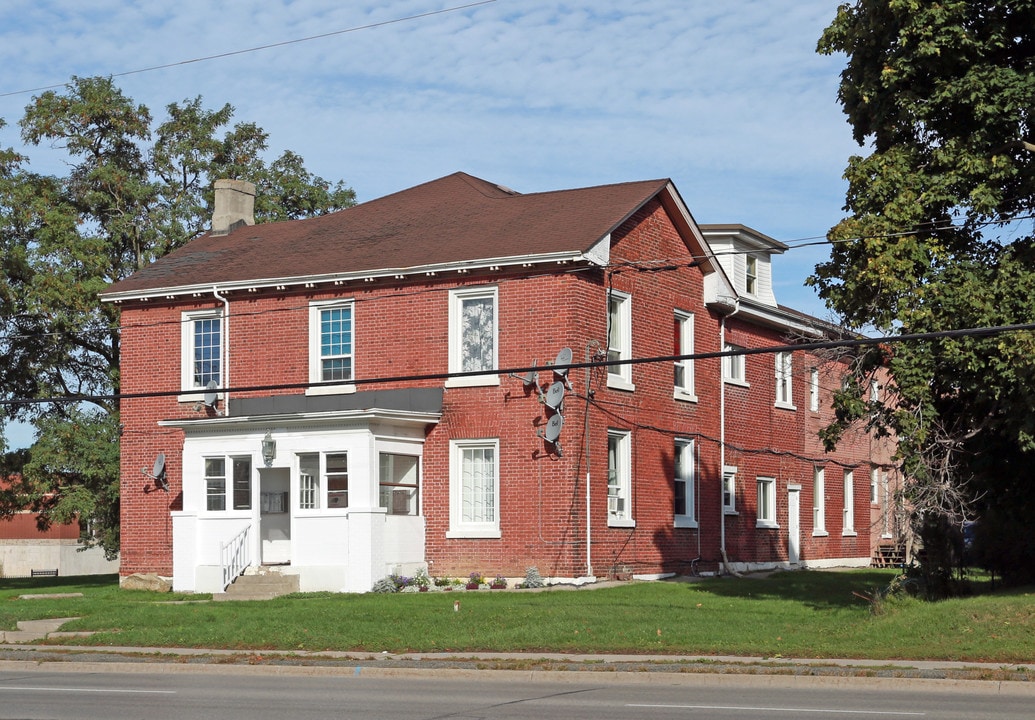 610 Dundas St W in Whitby, ON - Building Photo