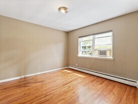 239 Crescent Ln in Cliffside Park, NJ - Building Photo