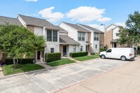 Brookhaven Village in Dallas, TX - Foto de edificio - Building Photo