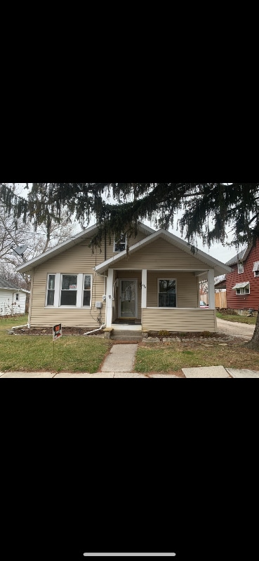 property at 216 W Evers Ave